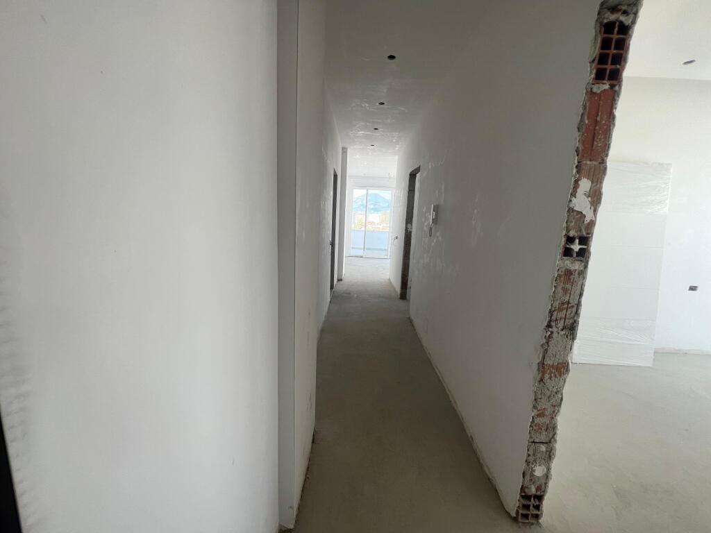 Shitet Apartament 2+1 me Verandë – Astir