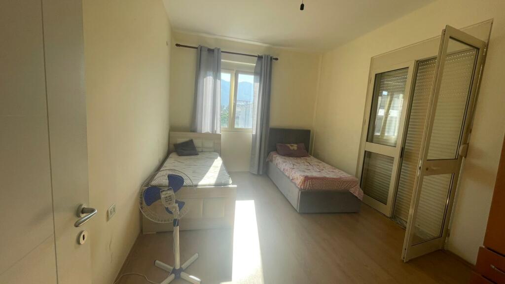 Qera, Hyrje 2+1+blk, Fakulteti i Mjekësisë