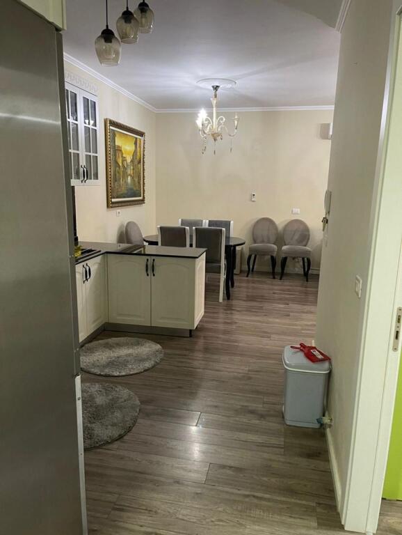 In vendita 2+1, con veranda, vicino al ristorante fresco, prezzo 150.000 eurp