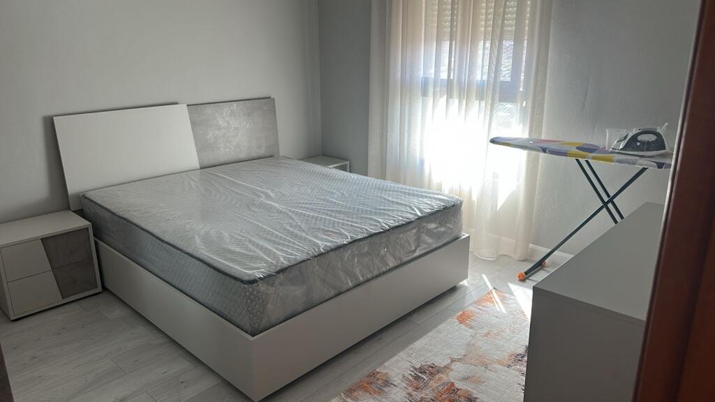 Jepet apartament 2+1 me qira tek Materniteti i Ri!
