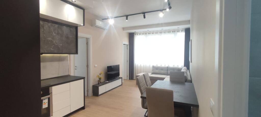 Shitet  Apartament 2+1+ballkon +tualete ( pa dritare )   ⛳️Laprake