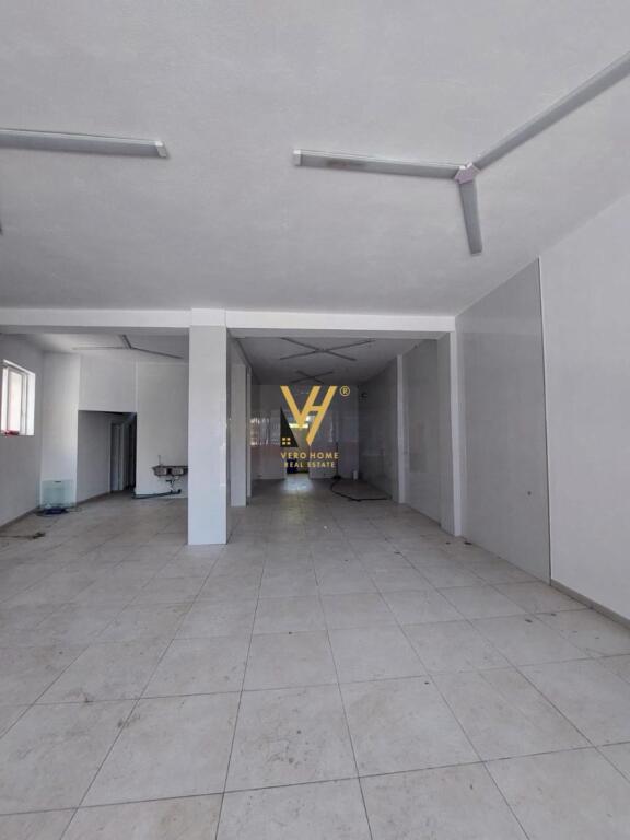 SHOP 105 M2 FOR RENT AT PAZARI I RI 800 EURO