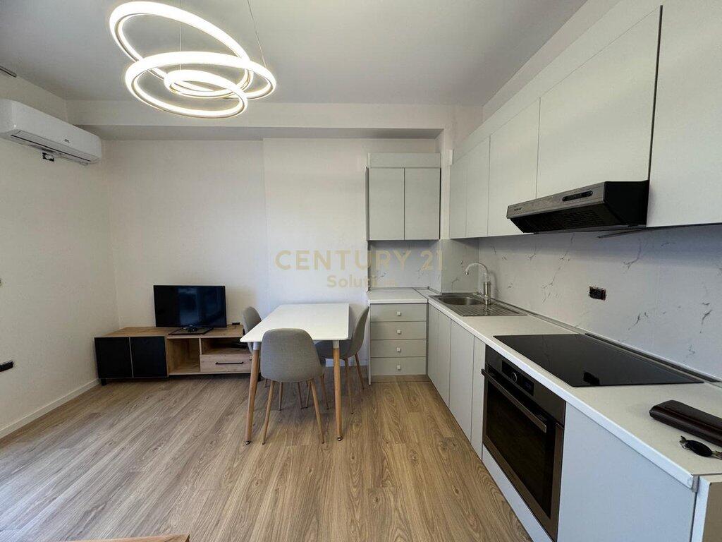 Appartamento 1+1+posto auto a Komuna e Parisit