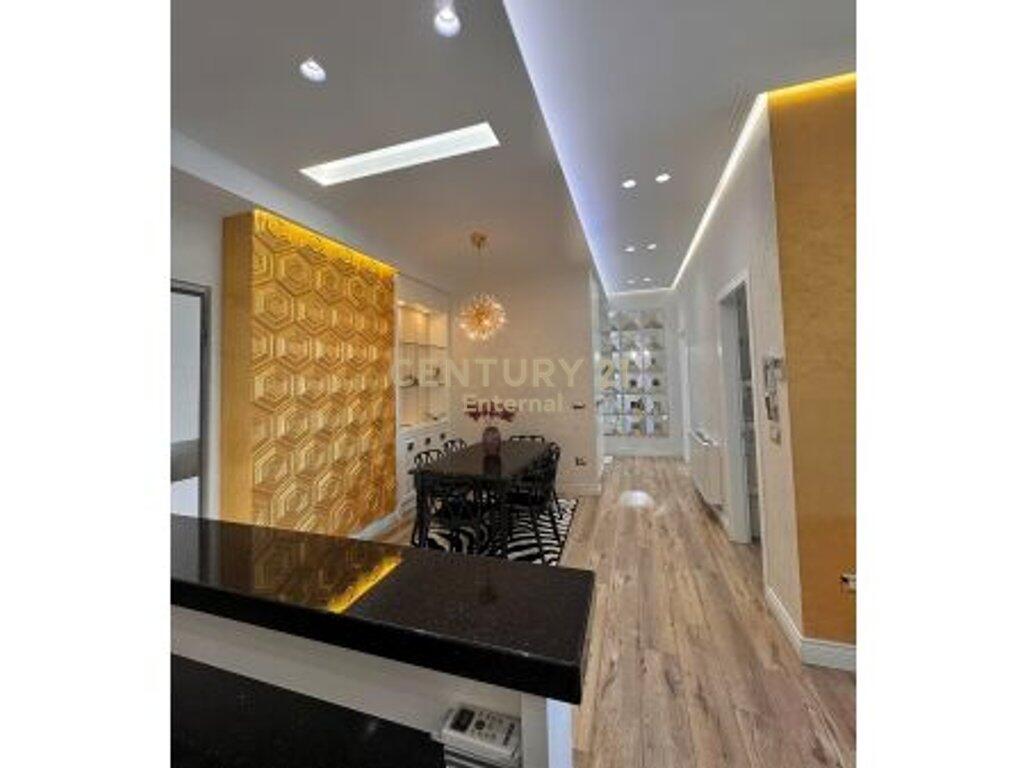 ✨ Appartamento 2+2 con Posto Auto – Ambasciatore 3, Eleganza e Sicurezza nel Centro di Tirana!