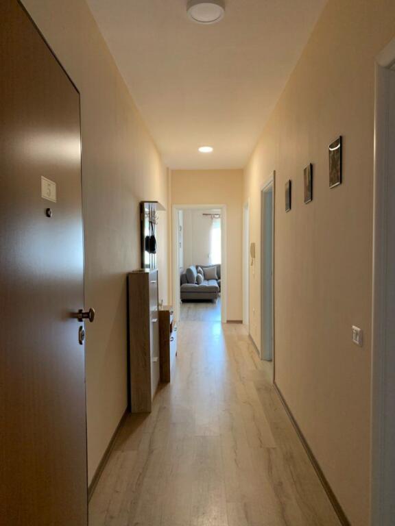 JEPET ME QERA APARTAMENT 2+1 700 EURO KOPSHTI BOTANIK
