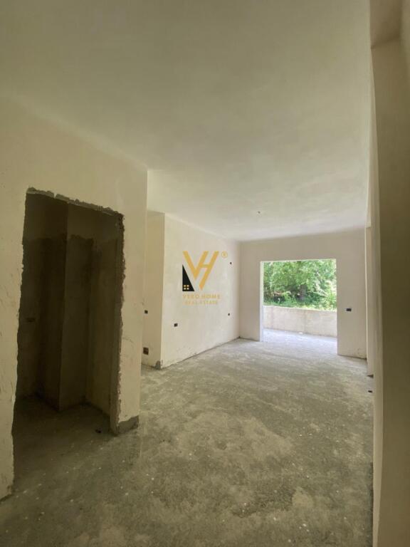 VENDESI APPARTAMENTO 2+1+2+BLK IN VIA ELBASAN 200.000 EURO