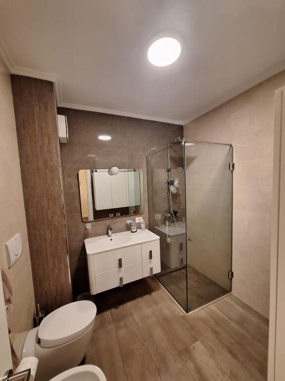 Shitet Apartament 2+1 + Post Parkimi | Pranë Stadiumit Air Albania