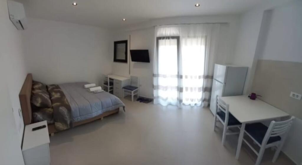 Jepet me qera apartament 3+1,170 m²,te Shkolla e Baletit,perballe BKT.