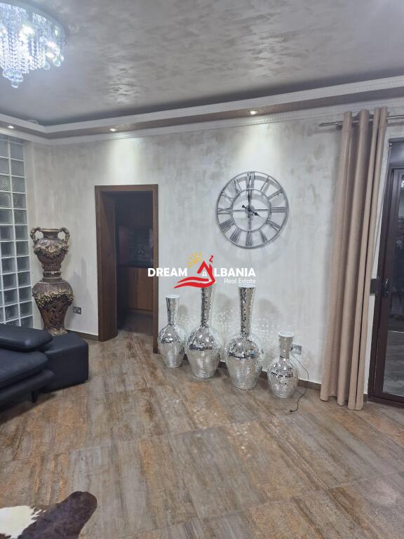 Casa privata in affitto a 21 Dhjetori vicino ai Dormitori di Ingegneria (ID 4241073).