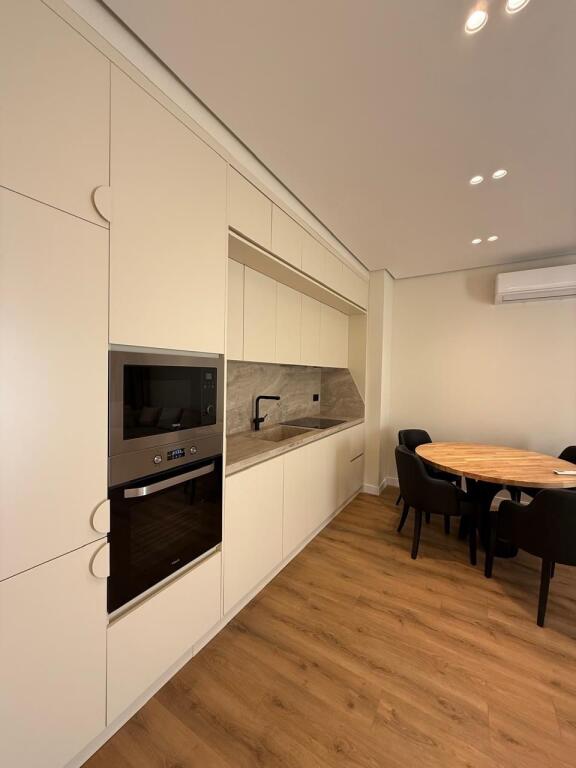 Apartament stil 1+1 për qira pranë Ring Center