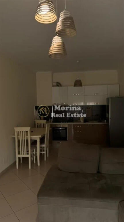 Affitto, Appartamento 2+1, Comune di Parigi, 700 euro/mese