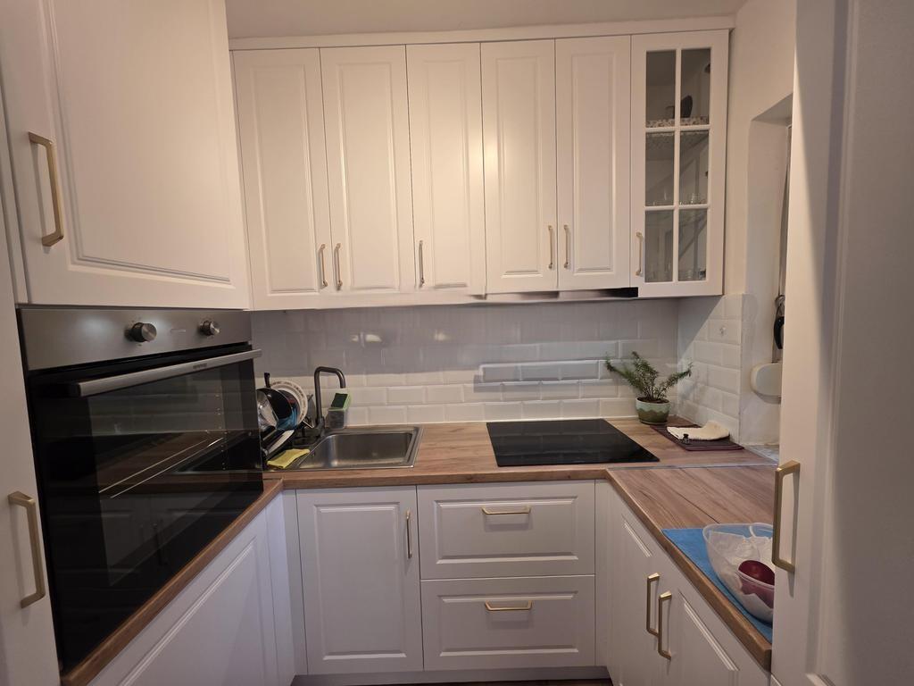 WE SELL 2+1 APARTMENT NEAR THE NEW MATERNITY Possibility to buy 100% with credit. 155,000 €