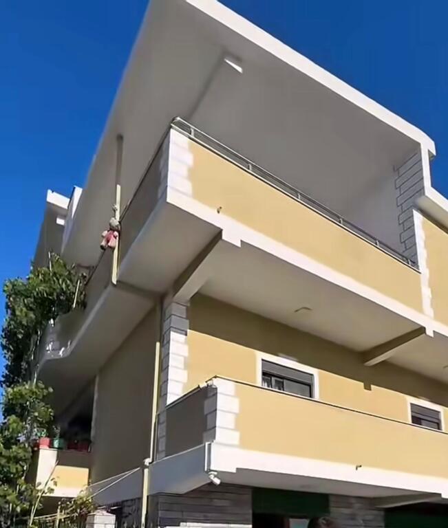 VILLA IN VENDITA 300 M2 DURRËS 300.000 EURO