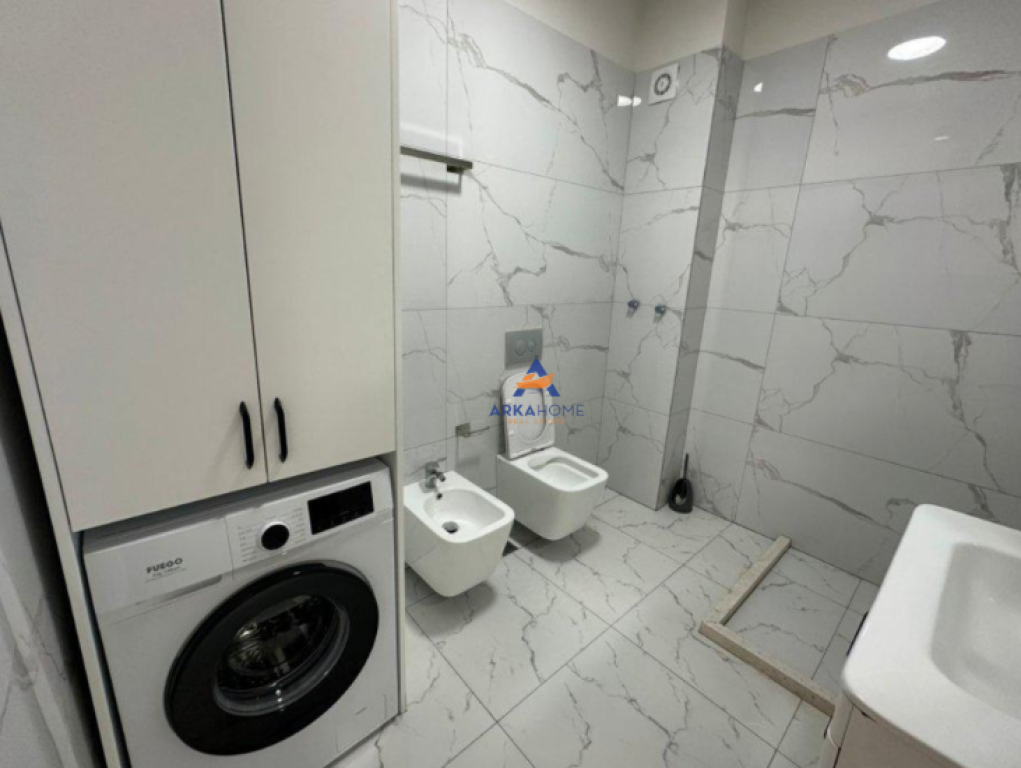 JEPET APARTAMENT ME QERA 1+1+BALLKON "KOMPLEKSI GOLDEN PARK 3,KOMBINAT" 50,000 LEKE