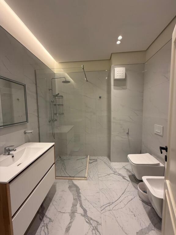 Apartament stil 1+1 për qira pranë Ring Center