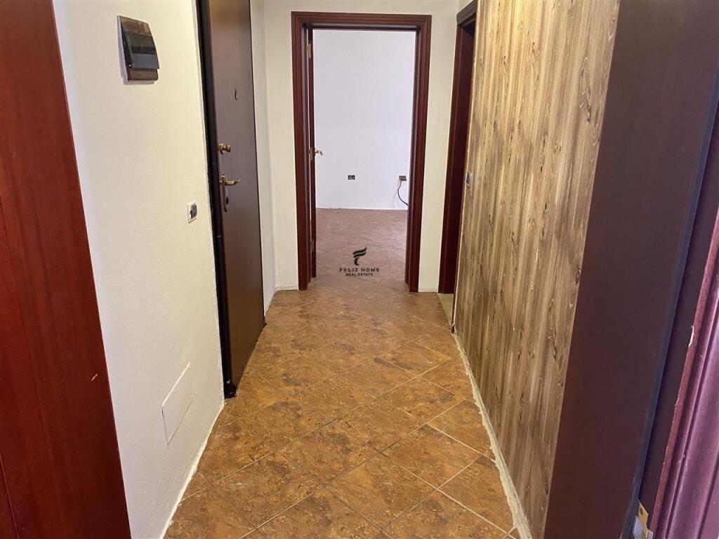 ZYRE ME QERA 50 M2 BLLOK 650 EURO