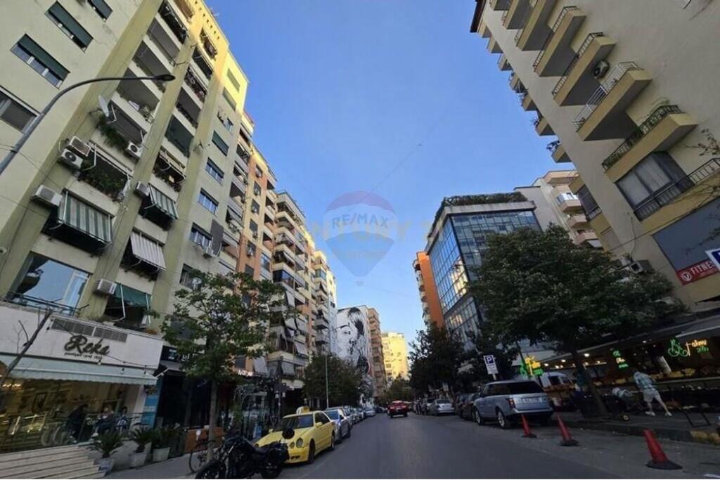 -JEPET AMBIENT PER QERA TE KOMUNA PARISIT-