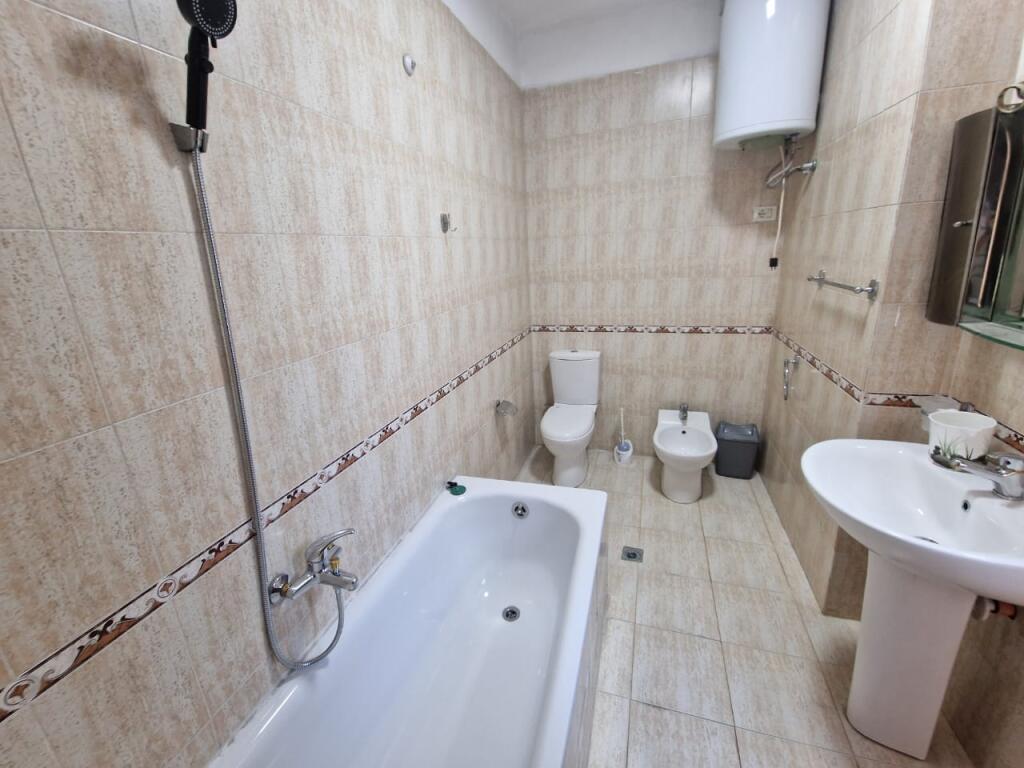 Jepet me qera apartament 2+1+2 tualete te Ish-Ekspozita "Shqiperia Sot"