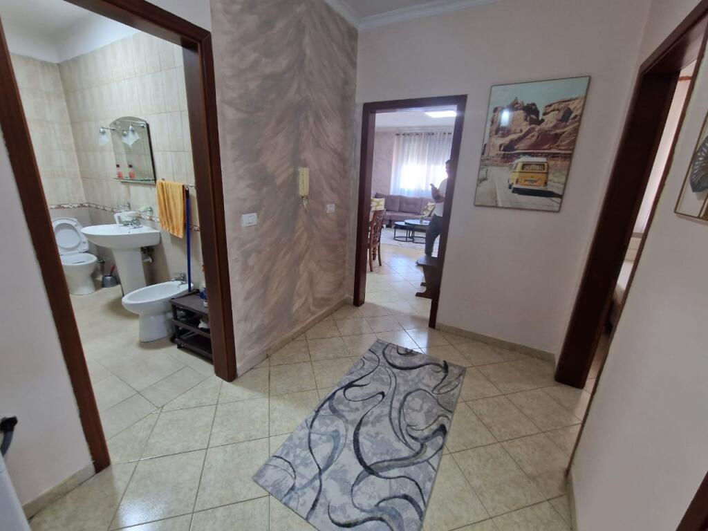 Jepet me qera apartament 2+1+2 tualete te Ish-Ekspozita "Shqiperia Sot"