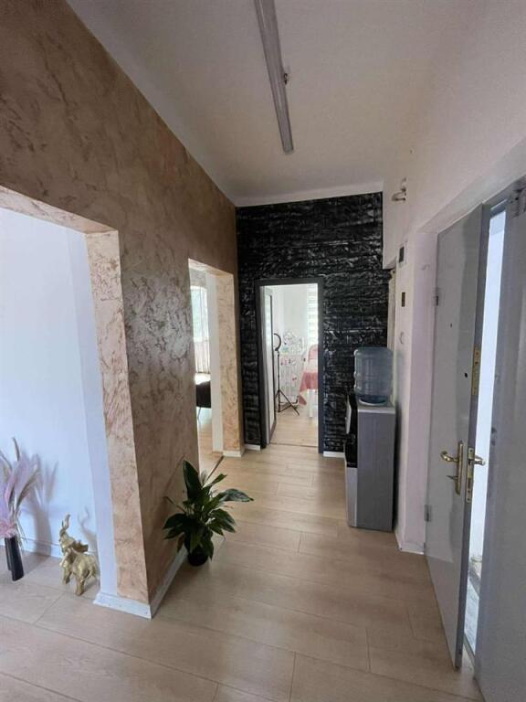 SUPER AMBIENTE PER UFFICIO DI FRONTE A SQUARE 21