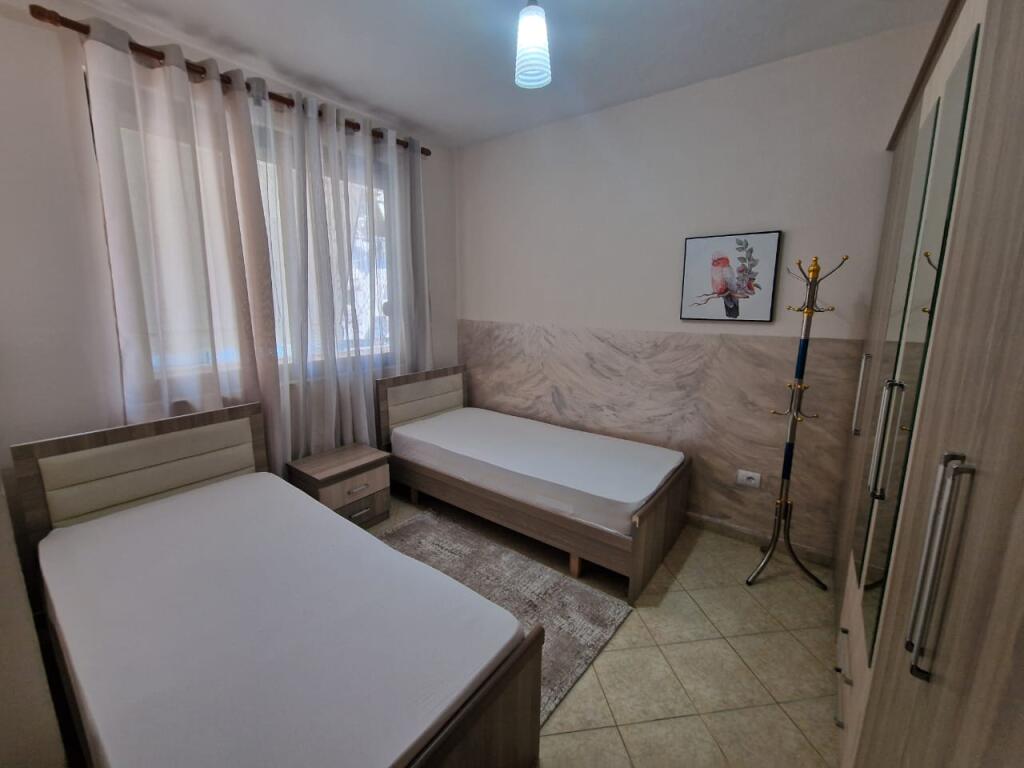 Jepet me qera apartament 2+1+2 tualete te Ish-Ekspozita "Shqiperia Sot"