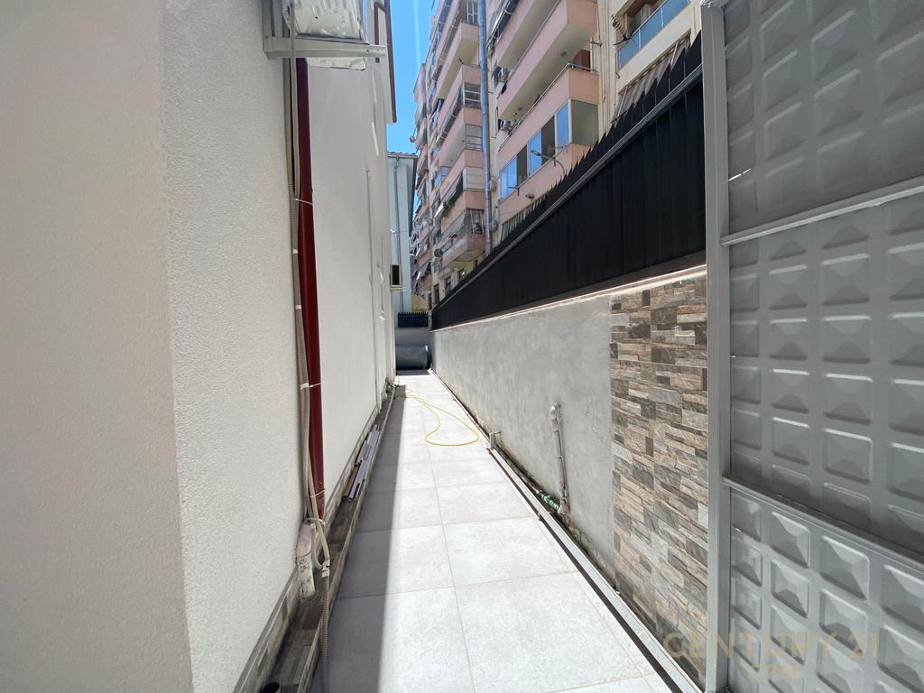VILLA FOR RENT IN THE MUNICIPALITY OF PARIS – SUITABLE FOR RESIDENCE OR BUSINESS