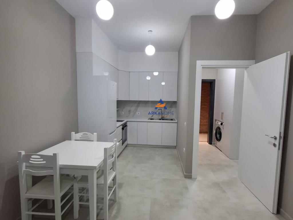 JEPET APARTAMENT ME QERA 1+1+BALLKON "REZIDENCA HENKE,KOMBINAT" 600 EURO.