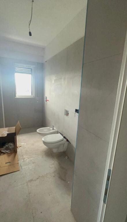 Shitet apartament 2+1