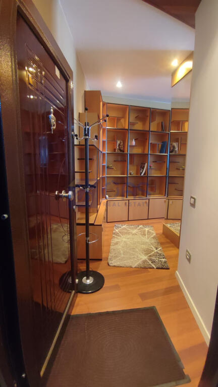Jepet me qera apartment 2+1 te Siri Kodra