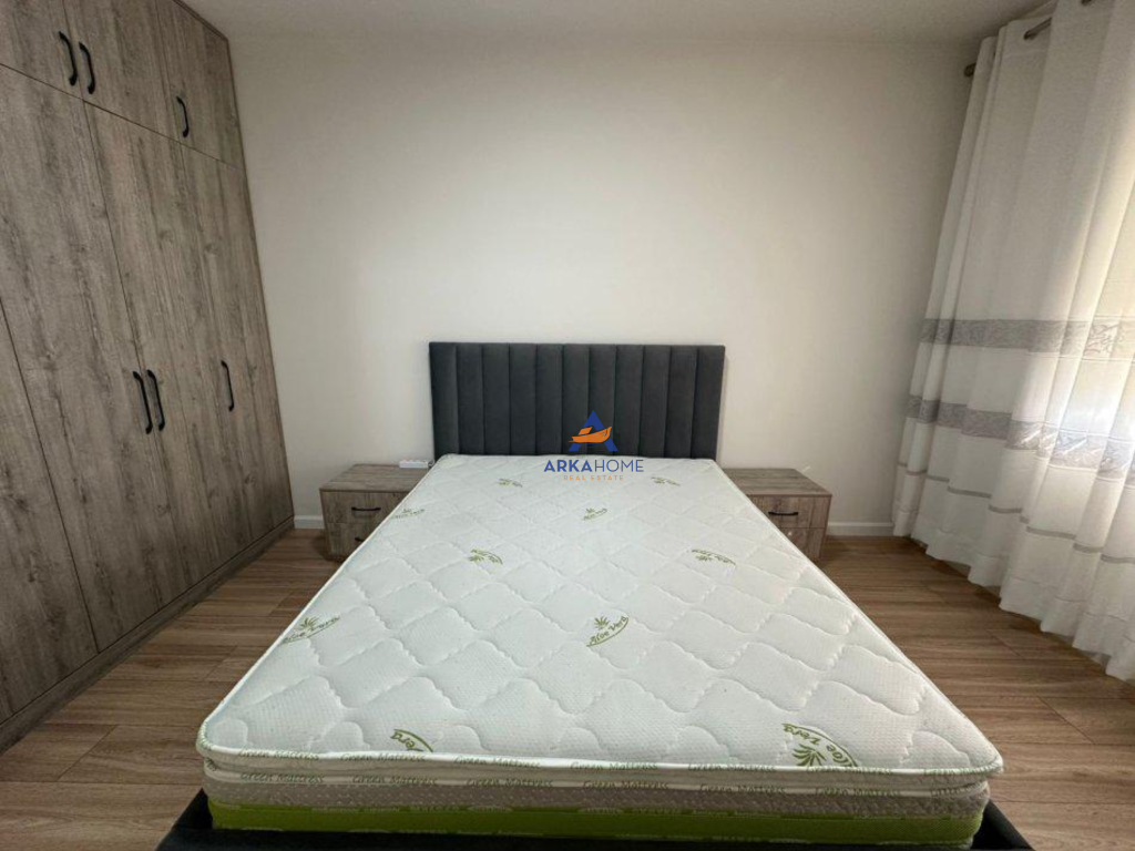 JEPET APARTAMENT ME QERA 1+1+BALLKON "KOMPLEKSI GOLDEN PARK 3,KOMBINAT" 50,000 LEKE