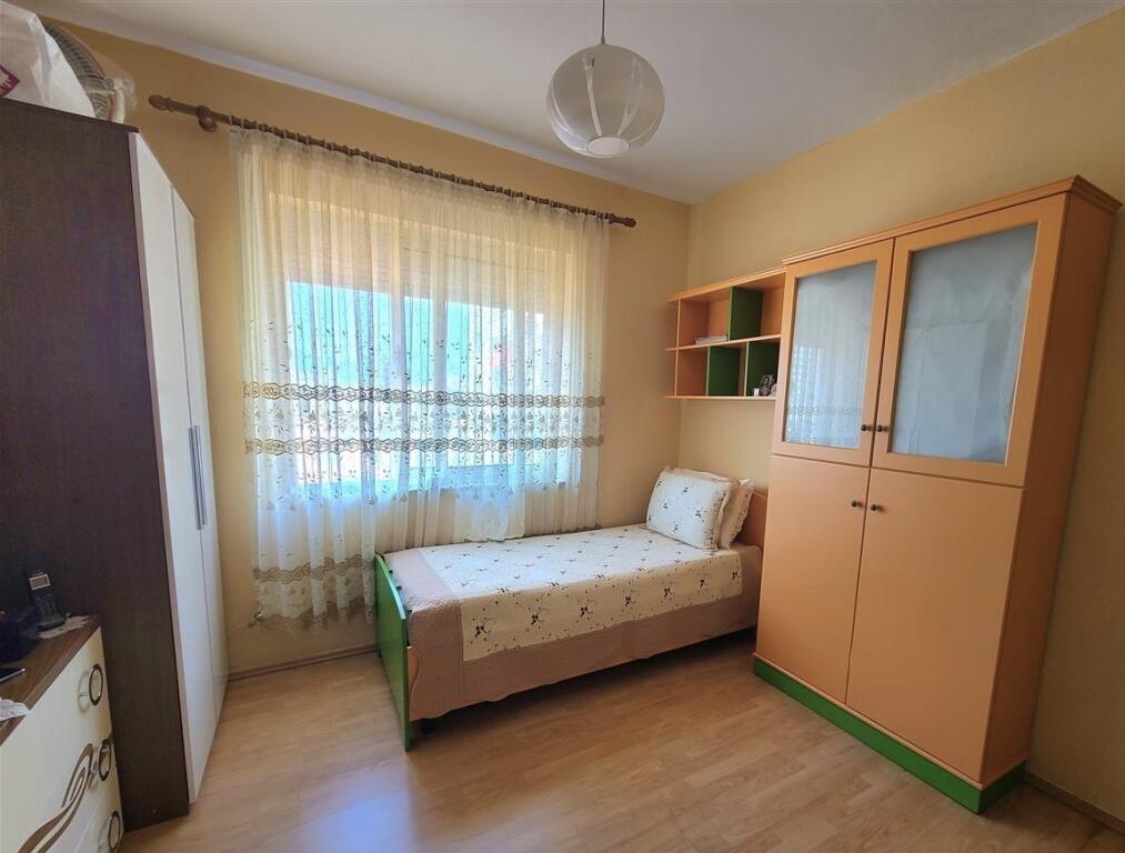 Appartamento 2+1+terrazza in vendita vicino a via Durresit hotel Colosseut