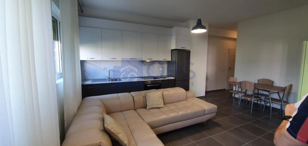 Jepet me qera Apartament 2+1 tek Mangalem
