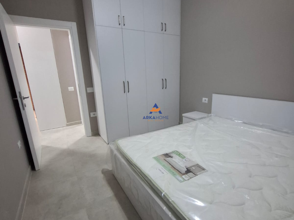 JEPET APARTAMENT ME QERA 1+1+BALLKON "REZIDENCA HENKE,KOMBINAT" 600 EURO.