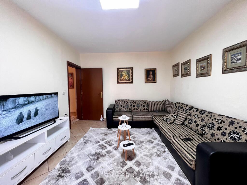 In affitto, Appartamento 1+1, "21 Dhjetori", Tirana.