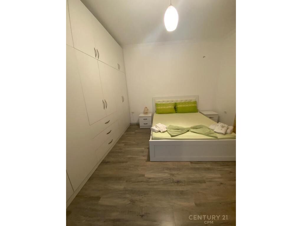 VILLA FOR RENT IN THE MUNICIPALITY OF PARIS – SUITABLE FOR RESIDENCE OR BUSINESS
