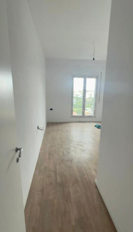 Shitet apartament 2+1