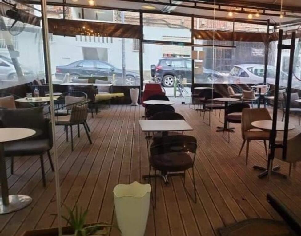 VENDIAMO AMBIENTE COMMERCIALE A MYSLYM SHYRI!