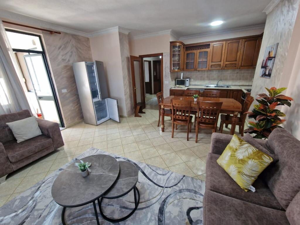 Jepet me qera apartament 2+1+2 tualete te Ish-Ekspozita "Shqiperia Sot"