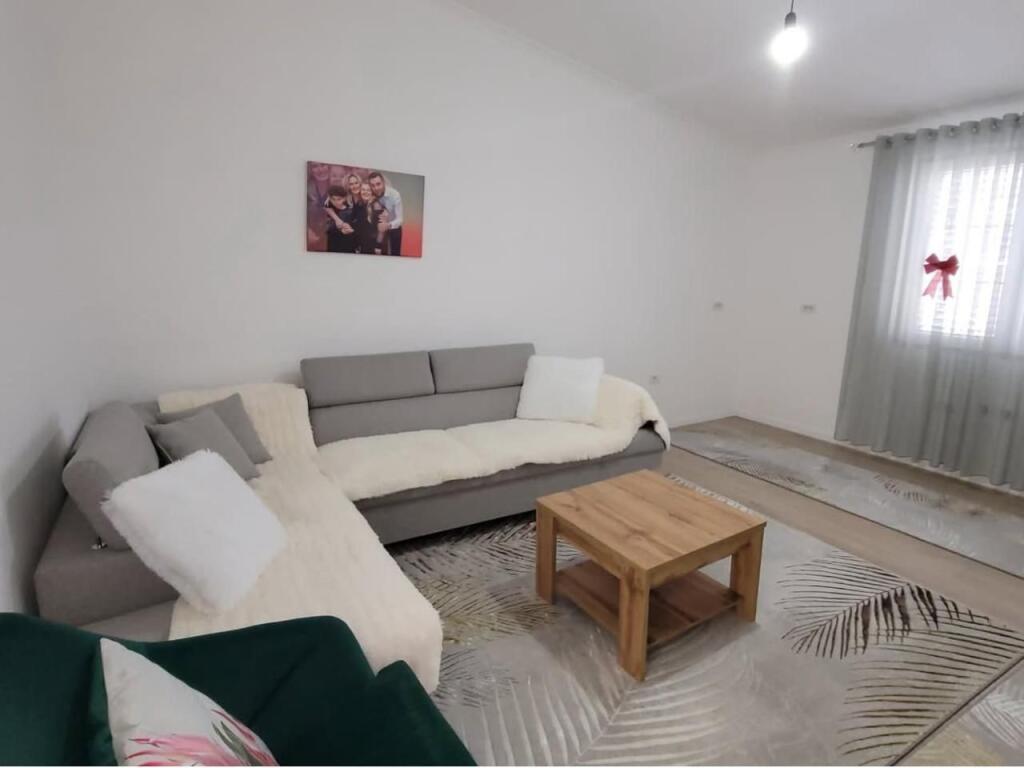 VILLA IN VENDITA 300 M2 DURRËS 300.000 EURO