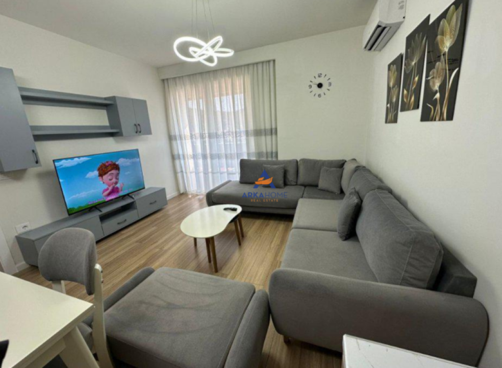 JEPET APARTAMENT ME QERA 1+1+BALLKON "KOMPLEKSI GOLDEN PARK 3,KOMBINAT" 50,000 LEKE