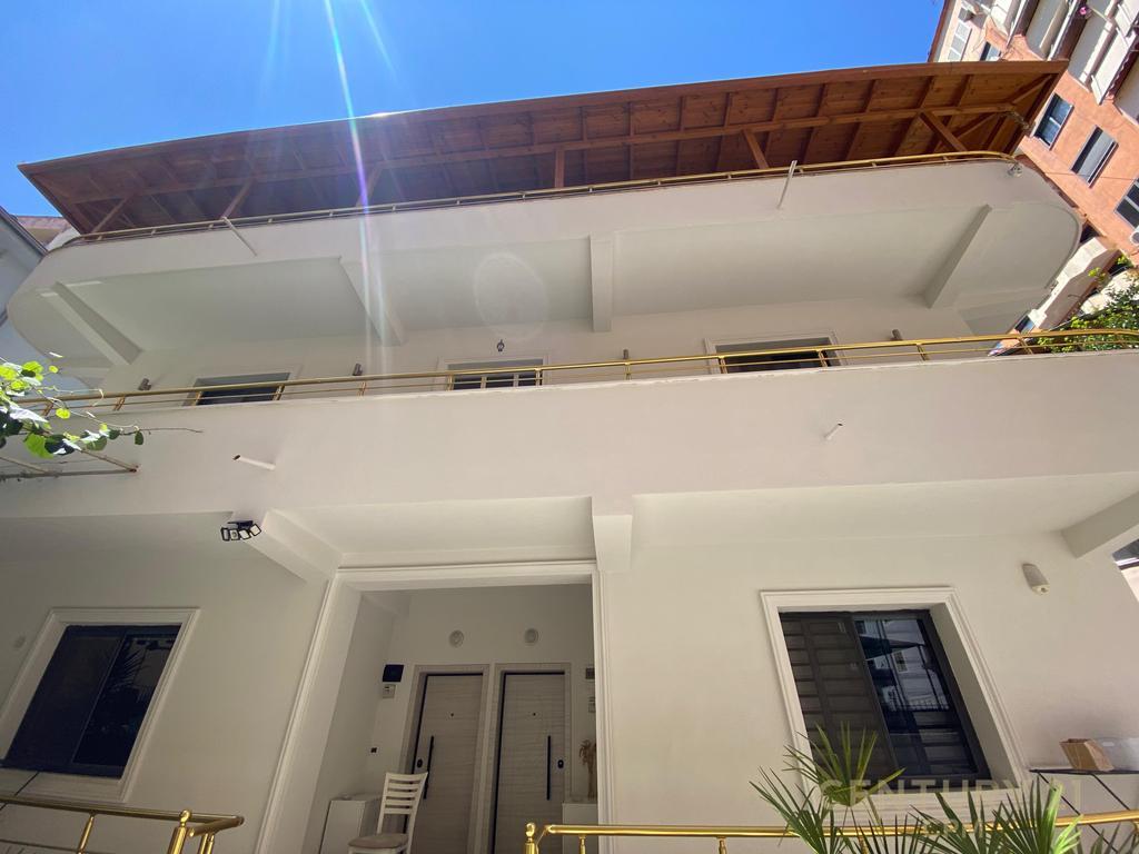 VILLA FOR RENT IN THE MUNICIPALITY OF PARIS – SUITABLE FOR RESIDENCE OR BUSINESS