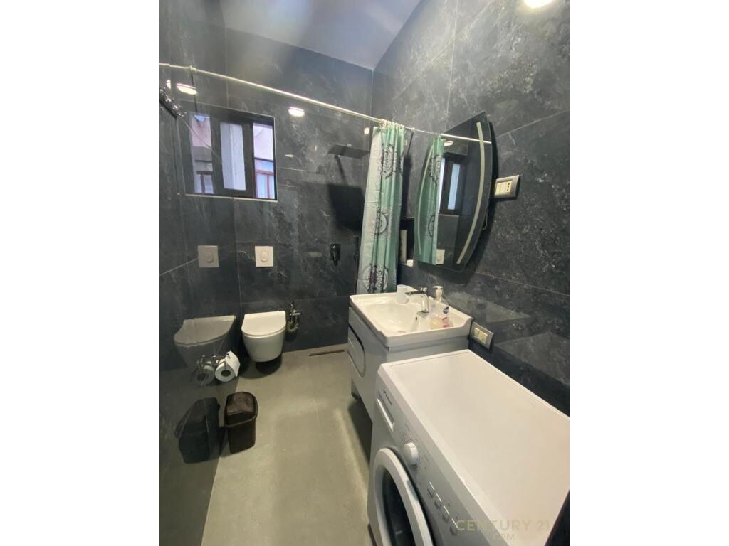 VILLA FOR RENT IN THE MUNICIPALITY OF PARIS – SUITABLE FOR RESIDENCE OR BUSINESS