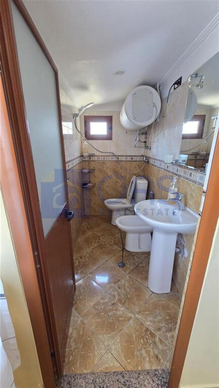 Jepet me qera apartament 2+1 Tek shkolla e Baletit.