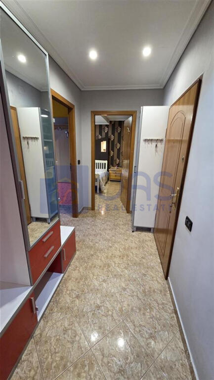 Jepet me qera apartament 2+1 Tek shkolla e Baletit.