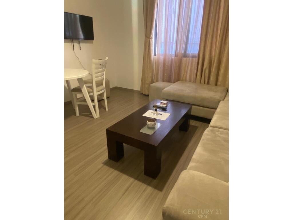 VILLA FOR RENT IN THE MUNICIPALITY OF PARIS – SUITABLE FOR RESIDENCE OR BUSINESS