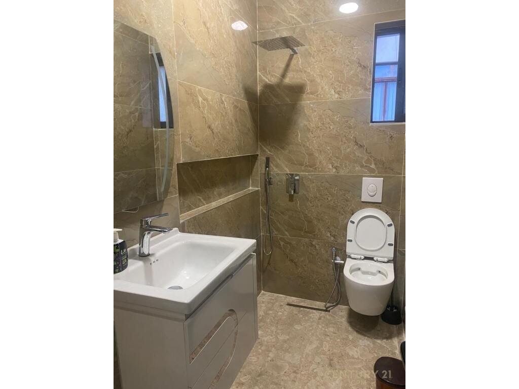 VILLA FOR RENT IN THE MUNICIPALITY OF PARIS – SUITABLE FOR RESIDENCE OR BUSINESS