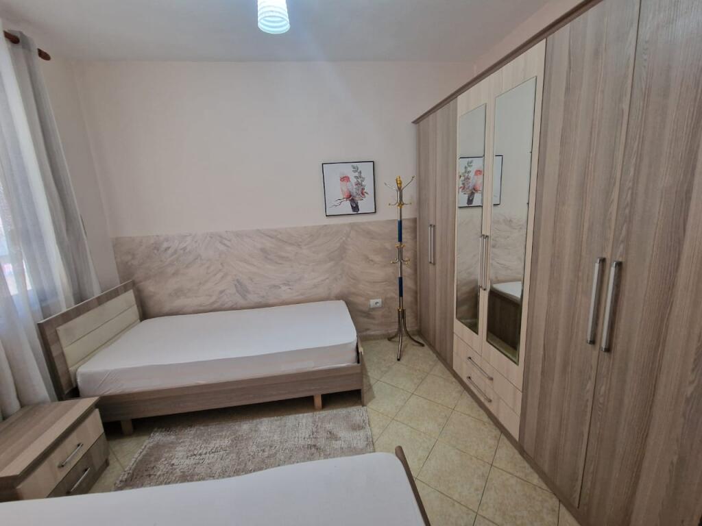 Jepet me qera apartament 2+1+2 tualete te Ish-Ekspozita "Shqiperia Sot"