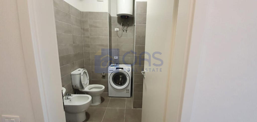 Jepet me qera Apartament 2+1 tek Mangalem