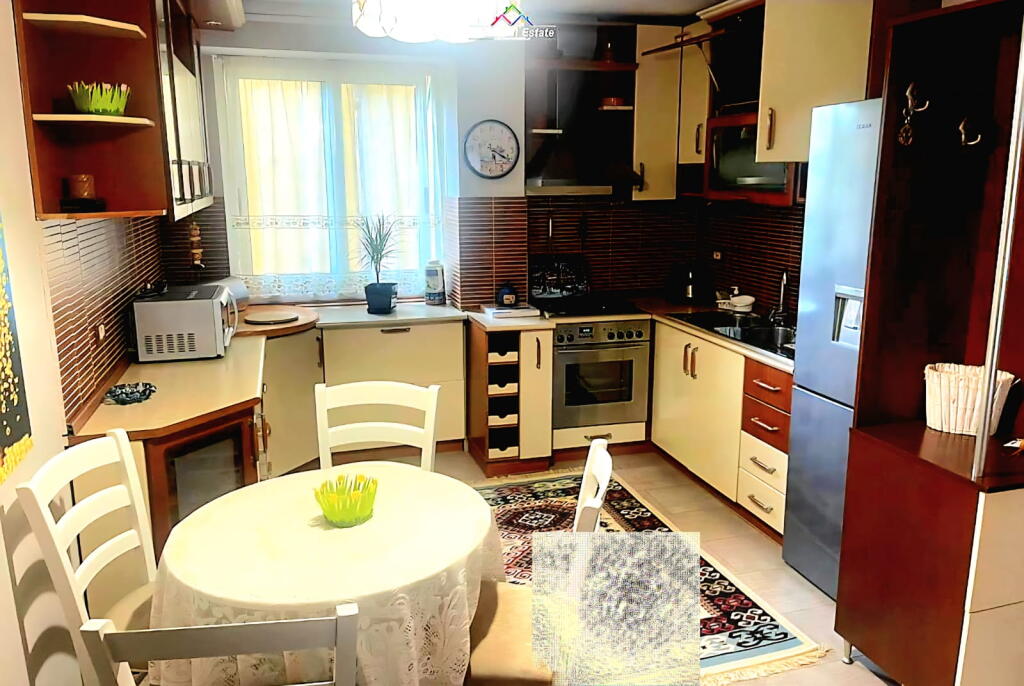 Appartamento in Affitto 3+1 al Mercato Elettrico (ID B23125) Tirana.