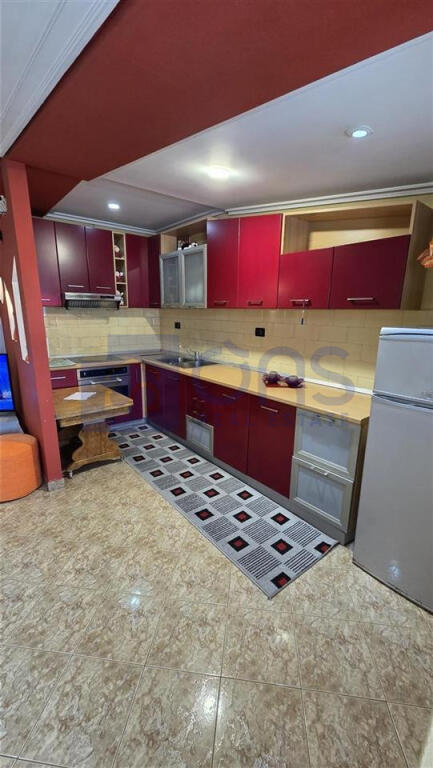 Jepet me qera apartament 2+1 Tek shkolla e Baletit.